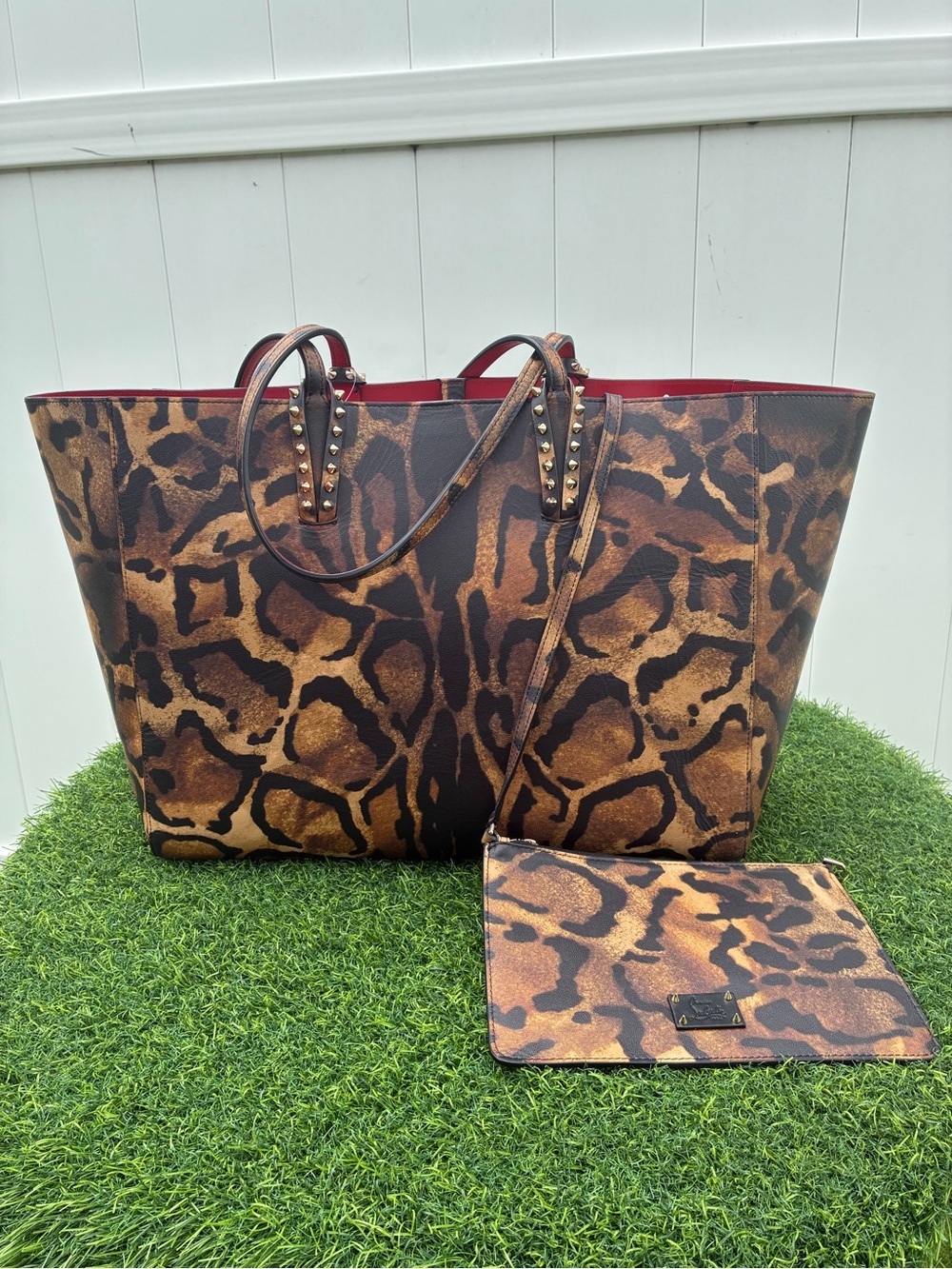 CHRISTIAN LOUBOUTIN LARGE CABATA LEATHER TOTE SPIKES BROWN WITH POUCH SET NEW - Picture 5 of 16